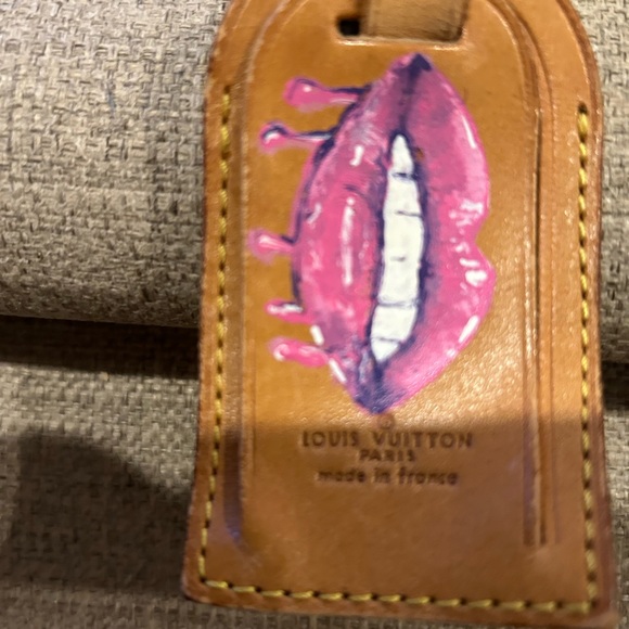 SOLD SOLD SOLD Louis Vuitton Painted Lips Luggage Tag and Poignet- - Picture 3 of 6